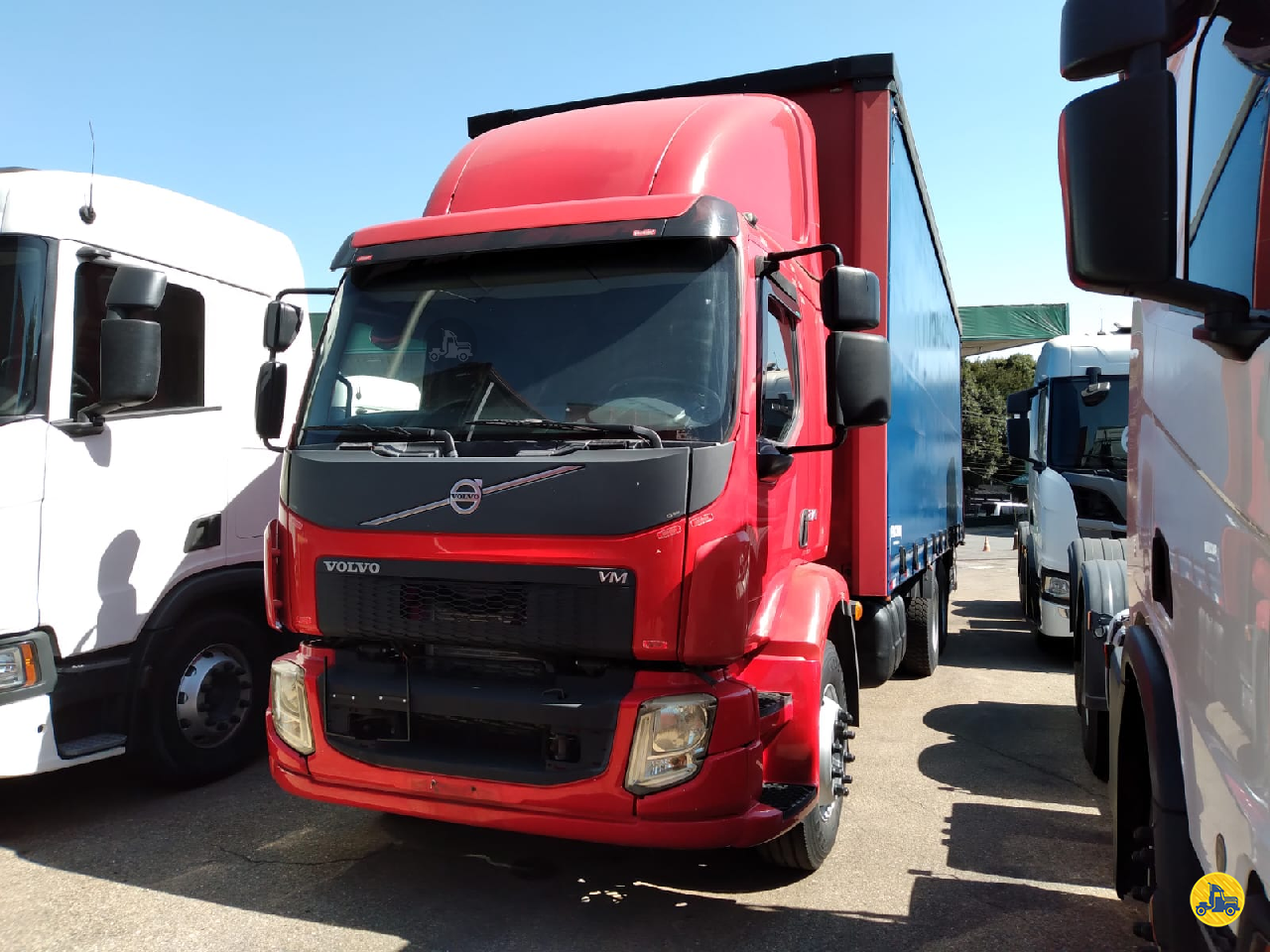 CAMINHAO VOLVO VOLVO VM 270 Baú Sider Truck 6x2 Tora Seminovos CONTAGEM MINAS GERAIS MG